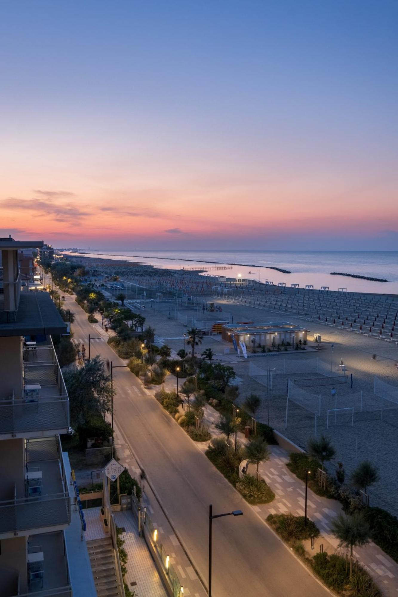 Hotel Crown Rimini Exterior photo